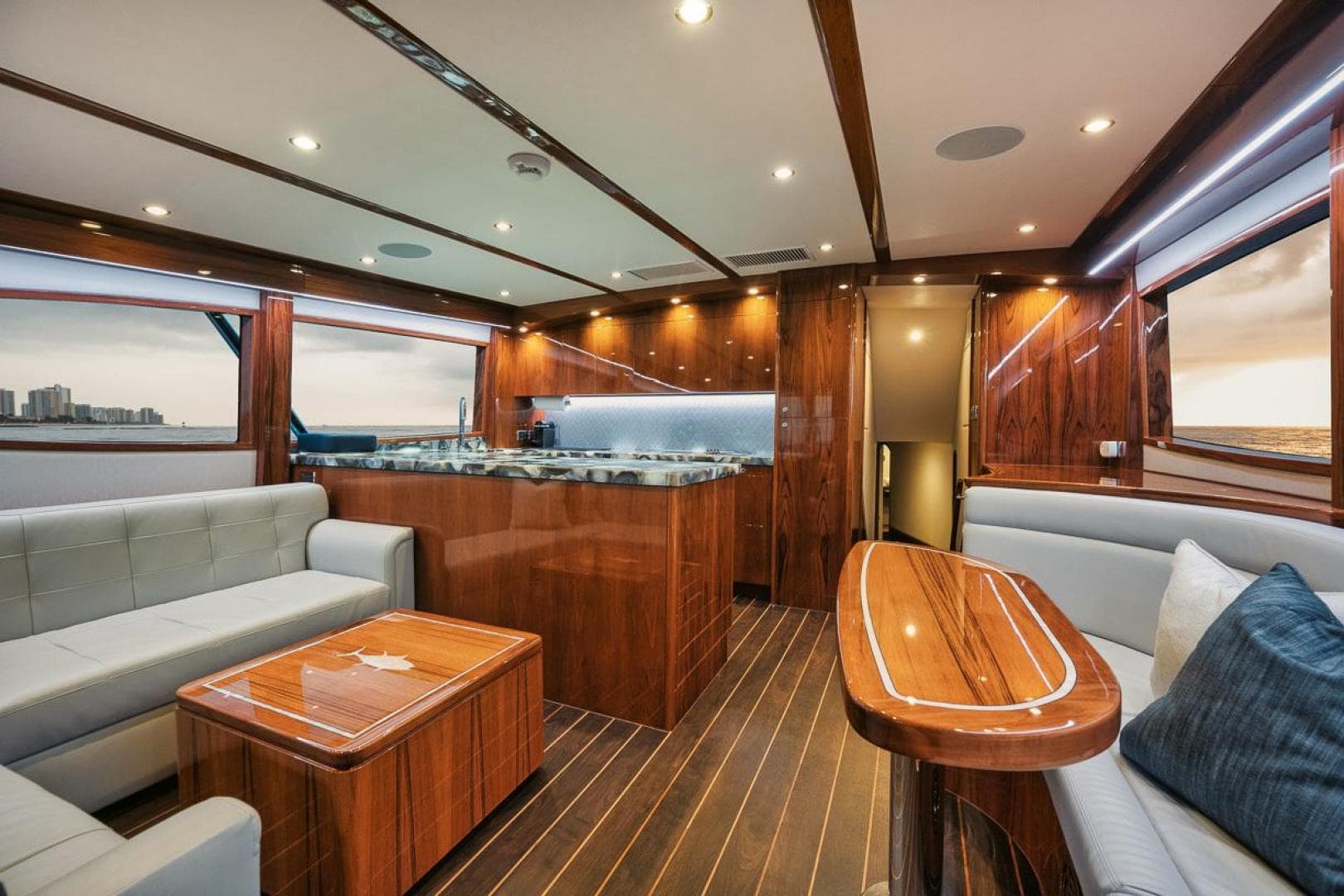 2020 Hatteras Convertible GT 59 — photo 2