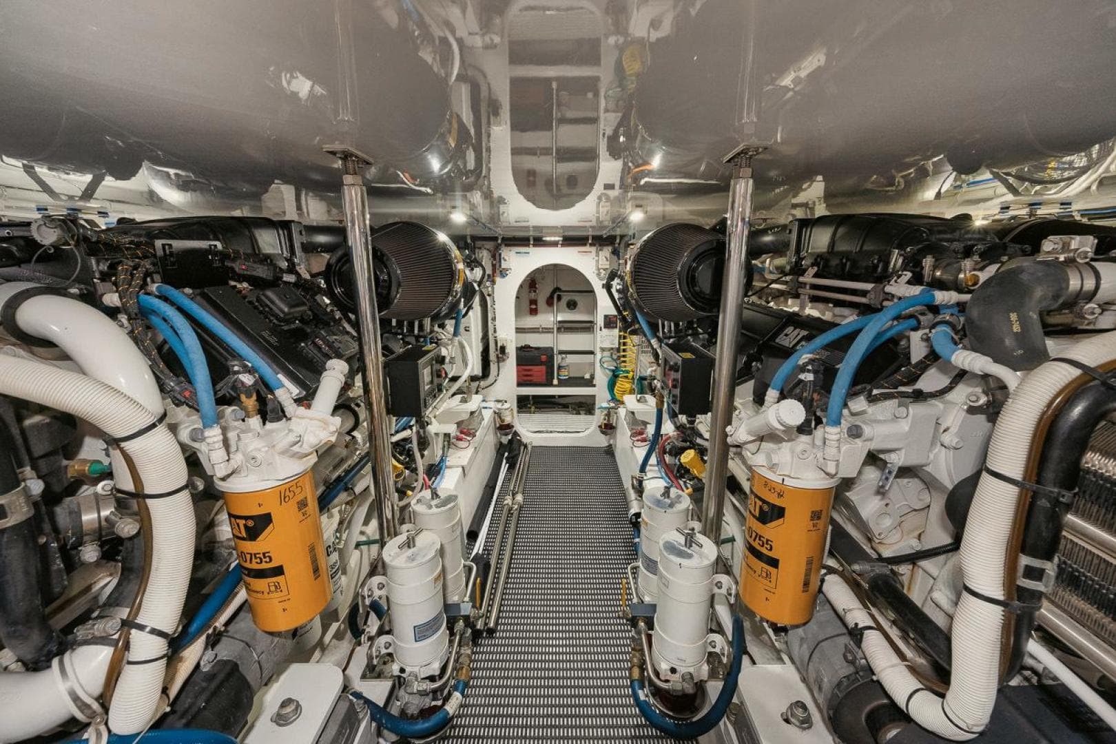 2020 Hatteras Convertible GT 59 — photo 34