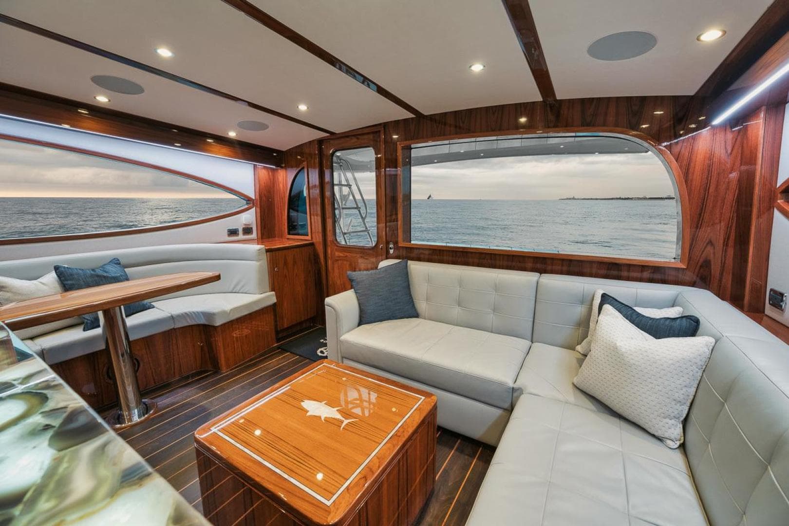 2020 Hatteras Convertible GT 59 — photo 4