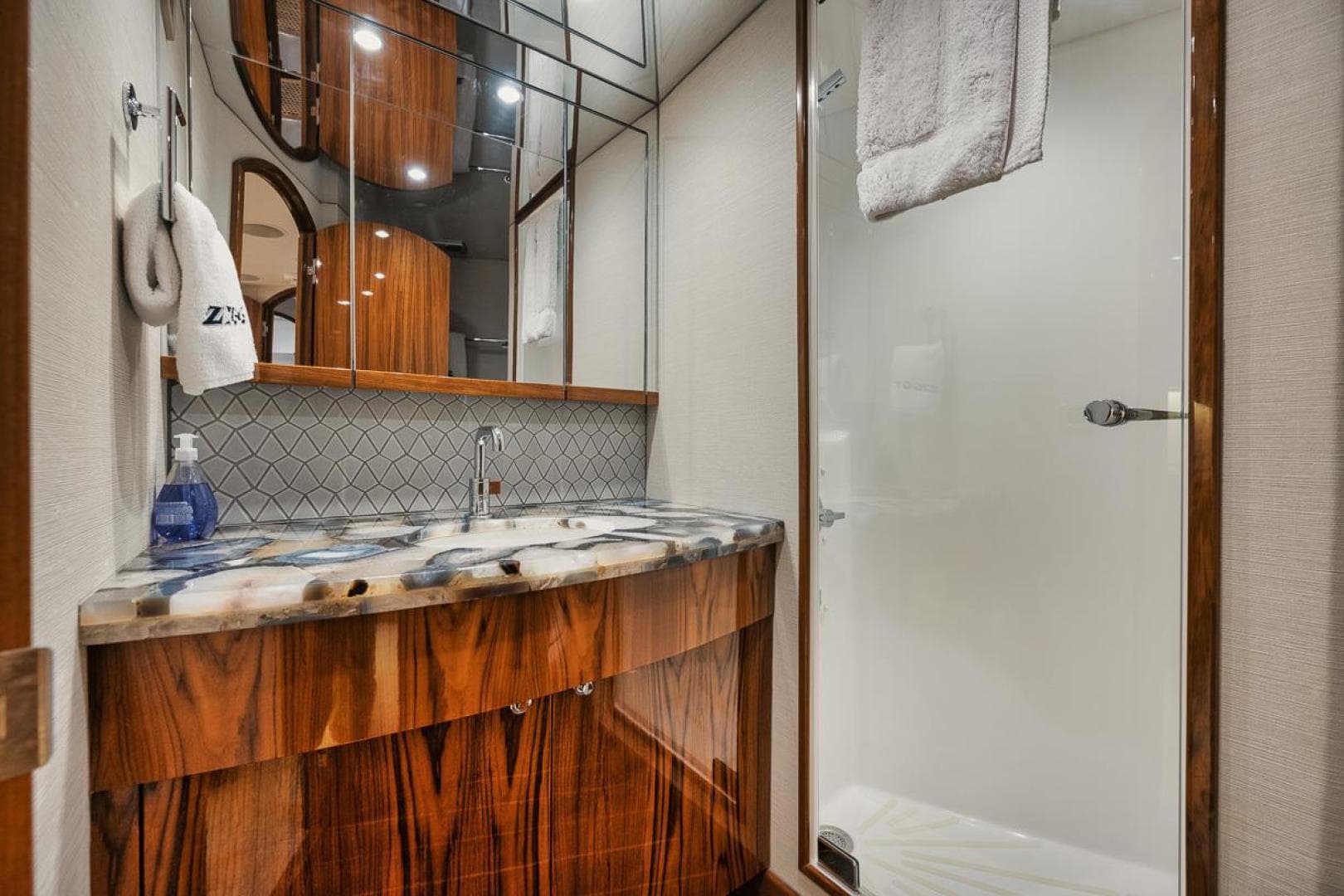 2020 Hatteras Convertible GT 59 — photo 10