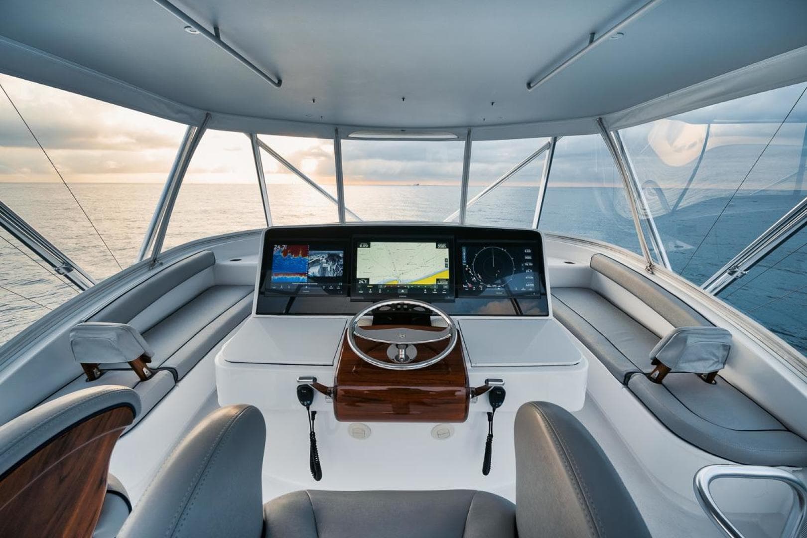 2020 Hatteras Convertible GT 59 — photo 25