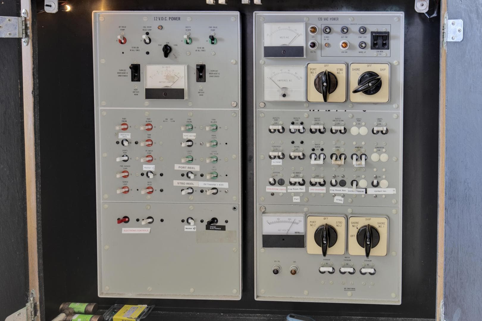 1981 Bertram 42 Convertible — photo 7