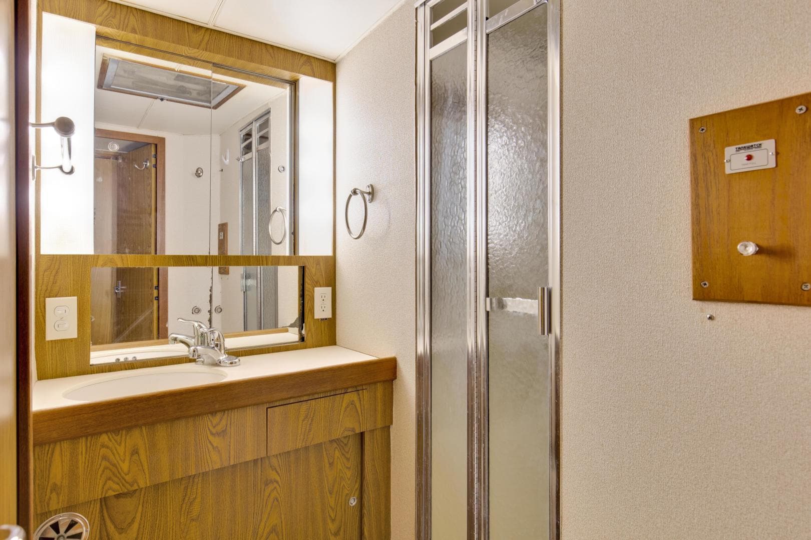 1981 Bertram 42 Convertible — photo 11