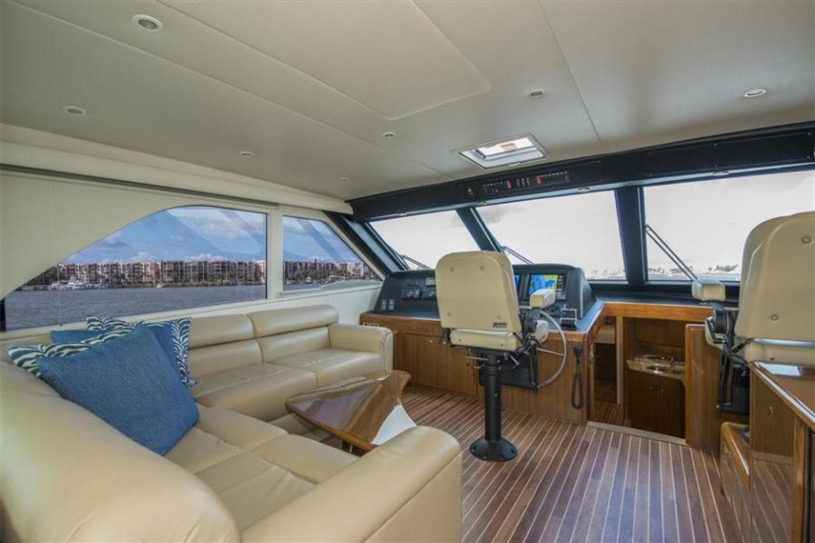 2008 Viking 52 Sport Coupe — photo 3