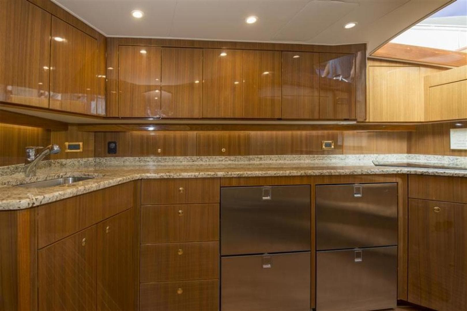 2008 Viking 52 Sport Coupe — photo 7