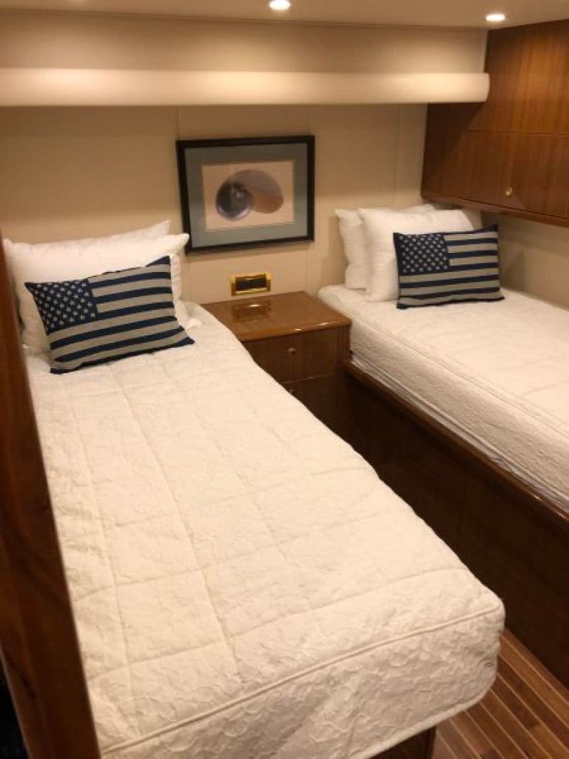 2008 Viking 52 Sport Coupe — photo 12