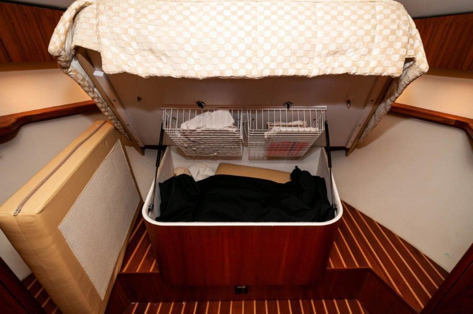 2003 Tiara Yachts 4200 Open — photo 15