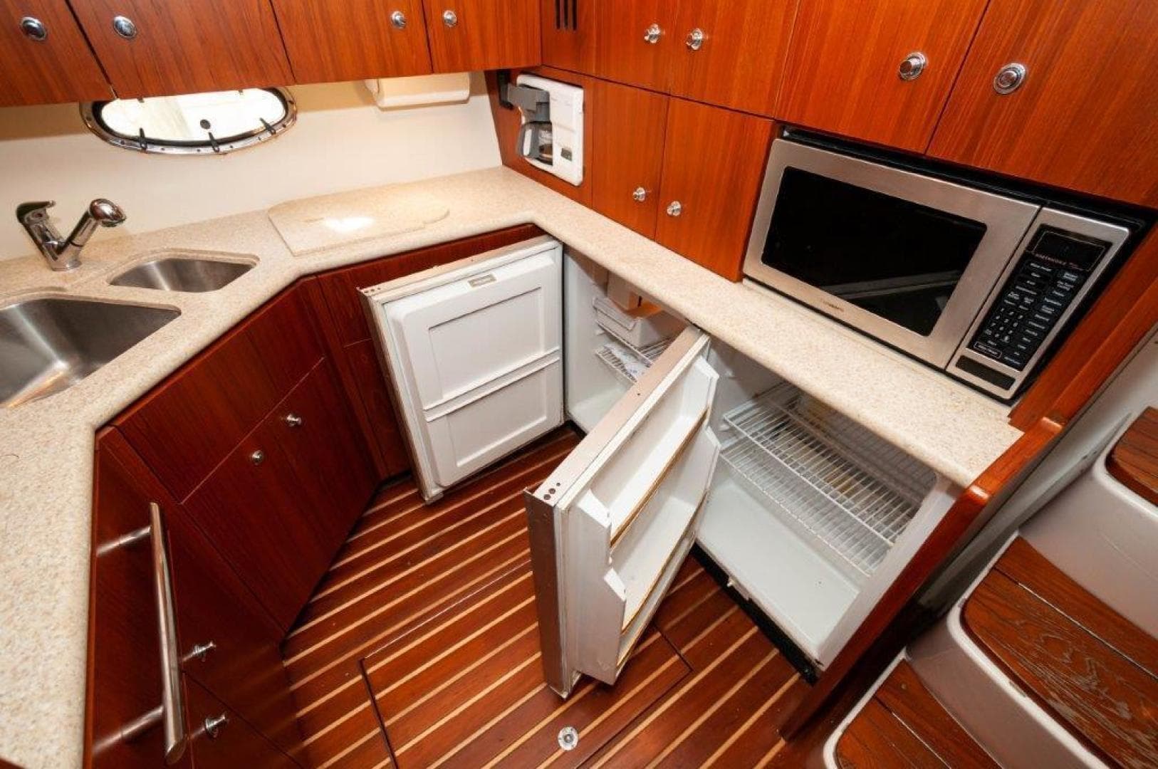 2003 Tiara Yachts 4200 Open — photo 10
