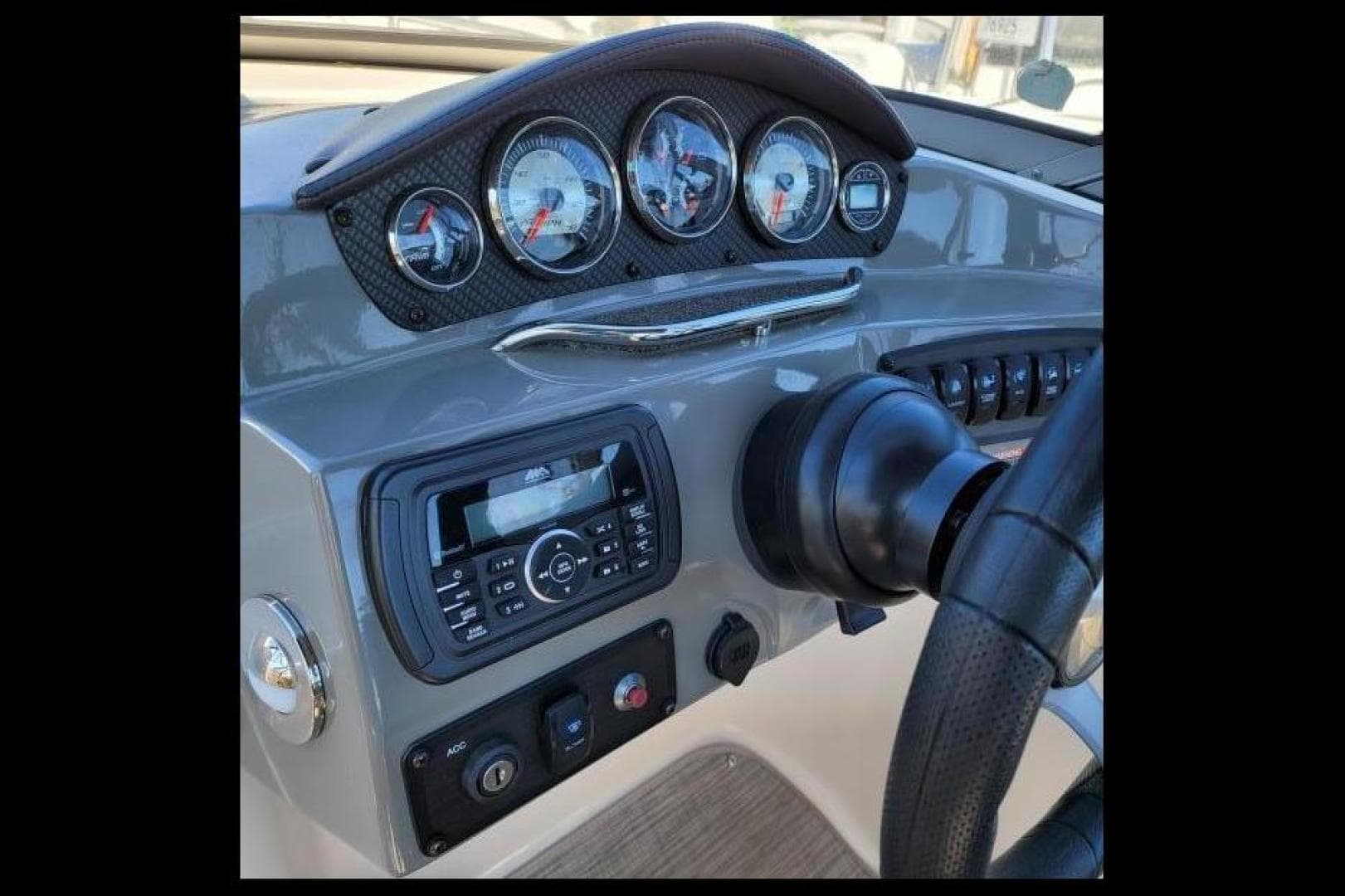 2018 Stingray 215 Cr — photo 6