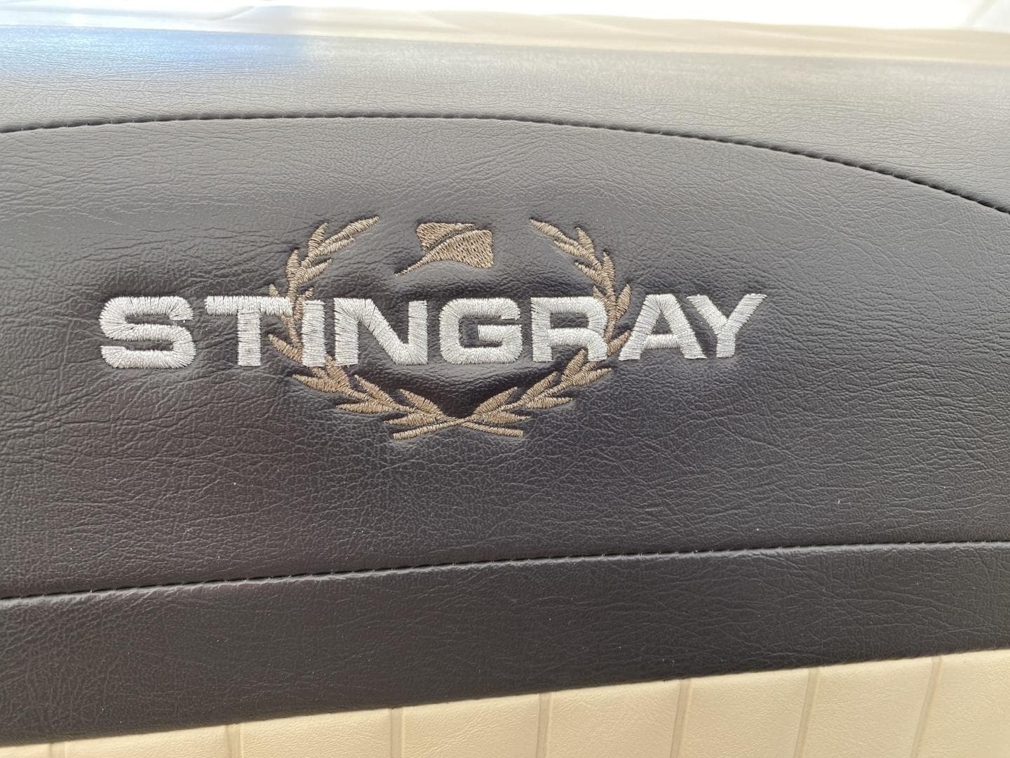 2018 Stingray 215 Cr — photo 17