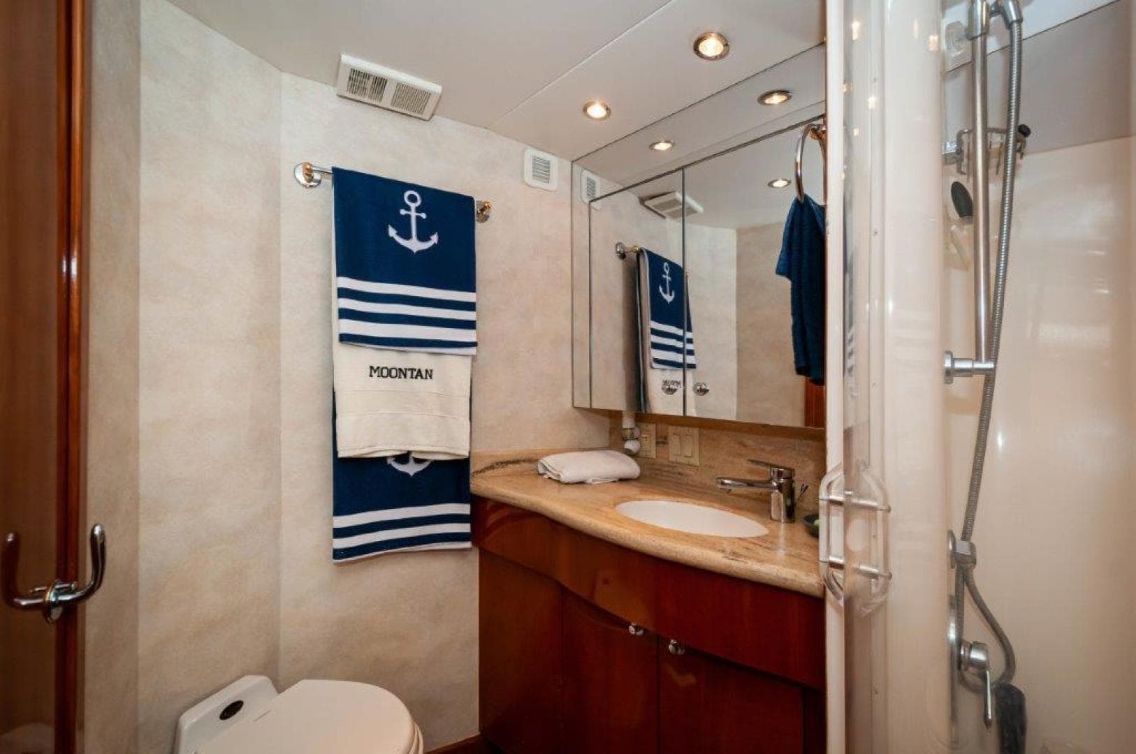 2002 Hatteras 65 Enclosed Bridge — photo 14