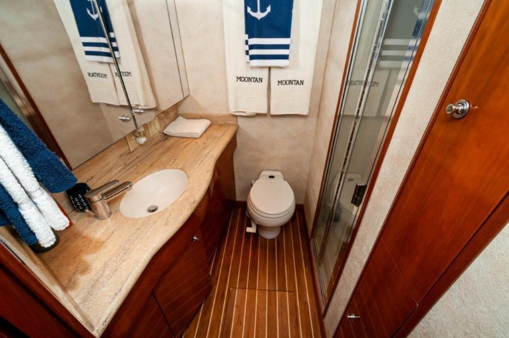 2002 Hatteras 65 Enclosed Bridge — photo 12