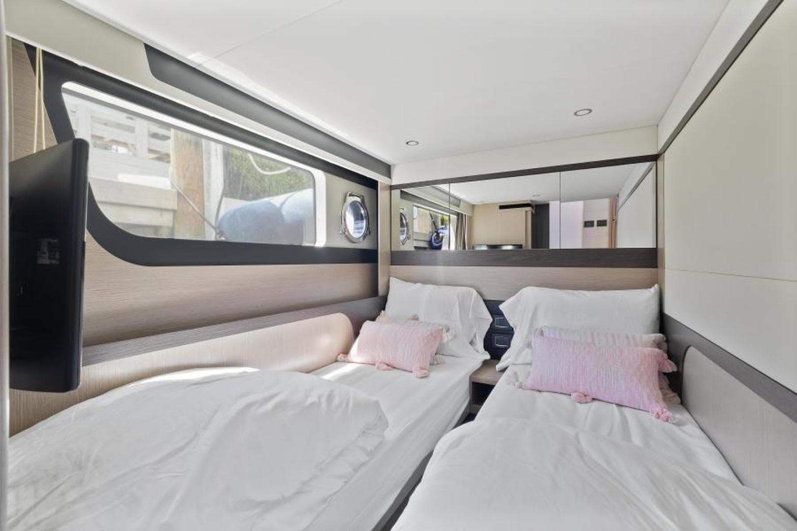 2022 Absolute 48 Coupe — photo 28