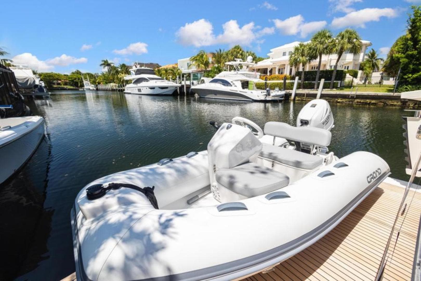 2022 Absolute 48 Coupe — photo 13