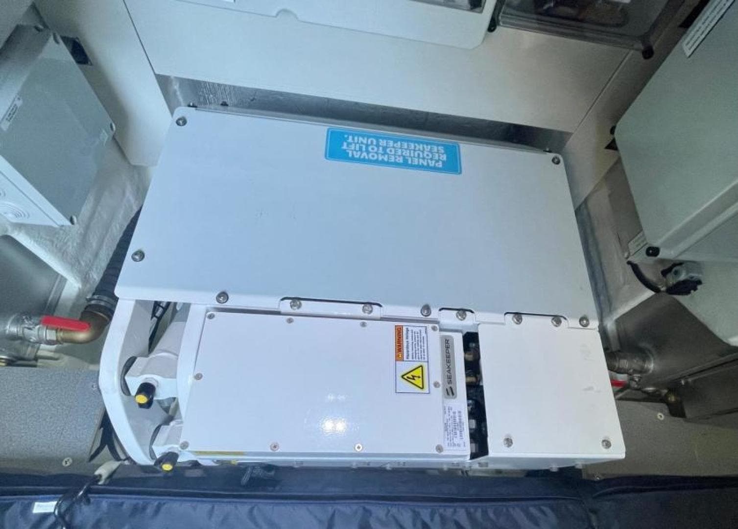 2022 Absolute 48 Coupe — photo 34