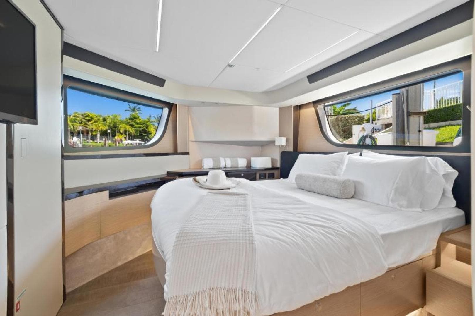 2022 Absolute 48 Coupe — photo 30