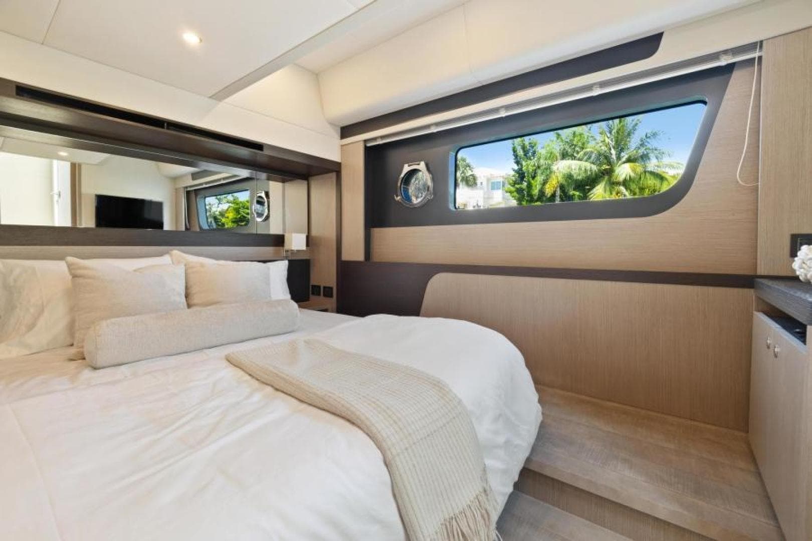 2022 Absolute 48 Coupe — photo 26