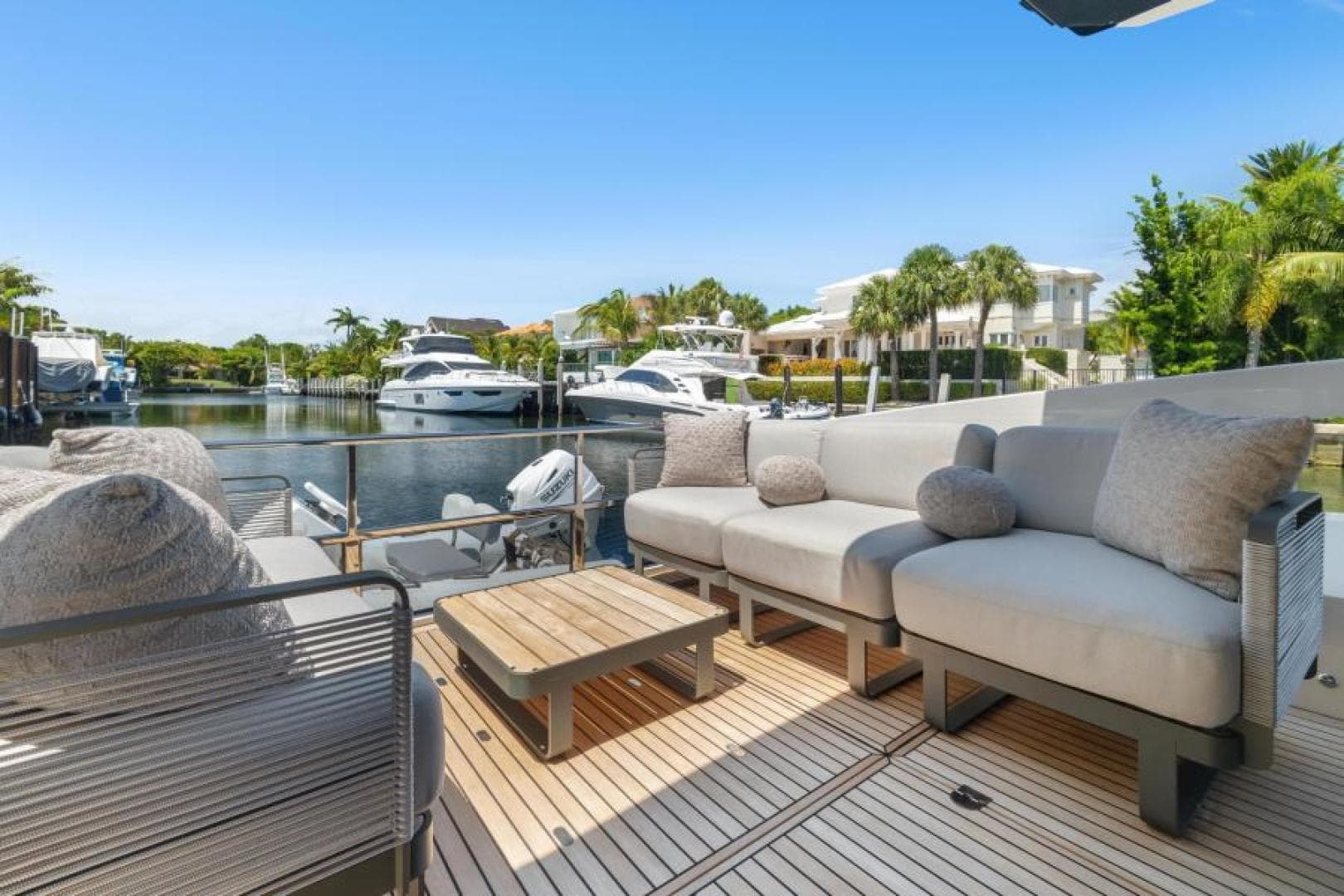 2022 Absolute 48 Coupe — photo 11