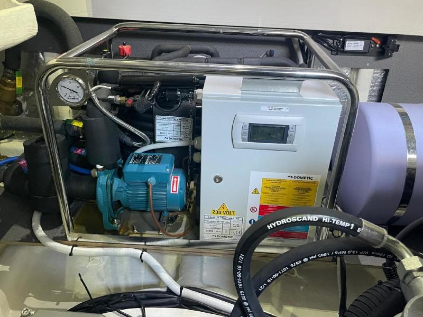 2022 Absolute 48 Coupe — photo 35