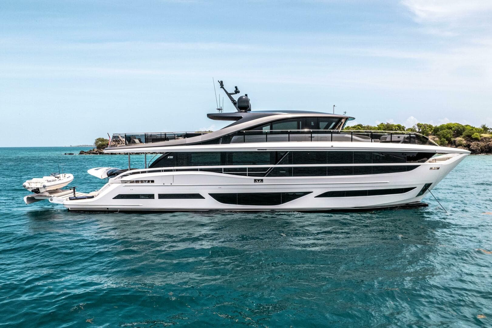 2021 Princess X95 — photo 2