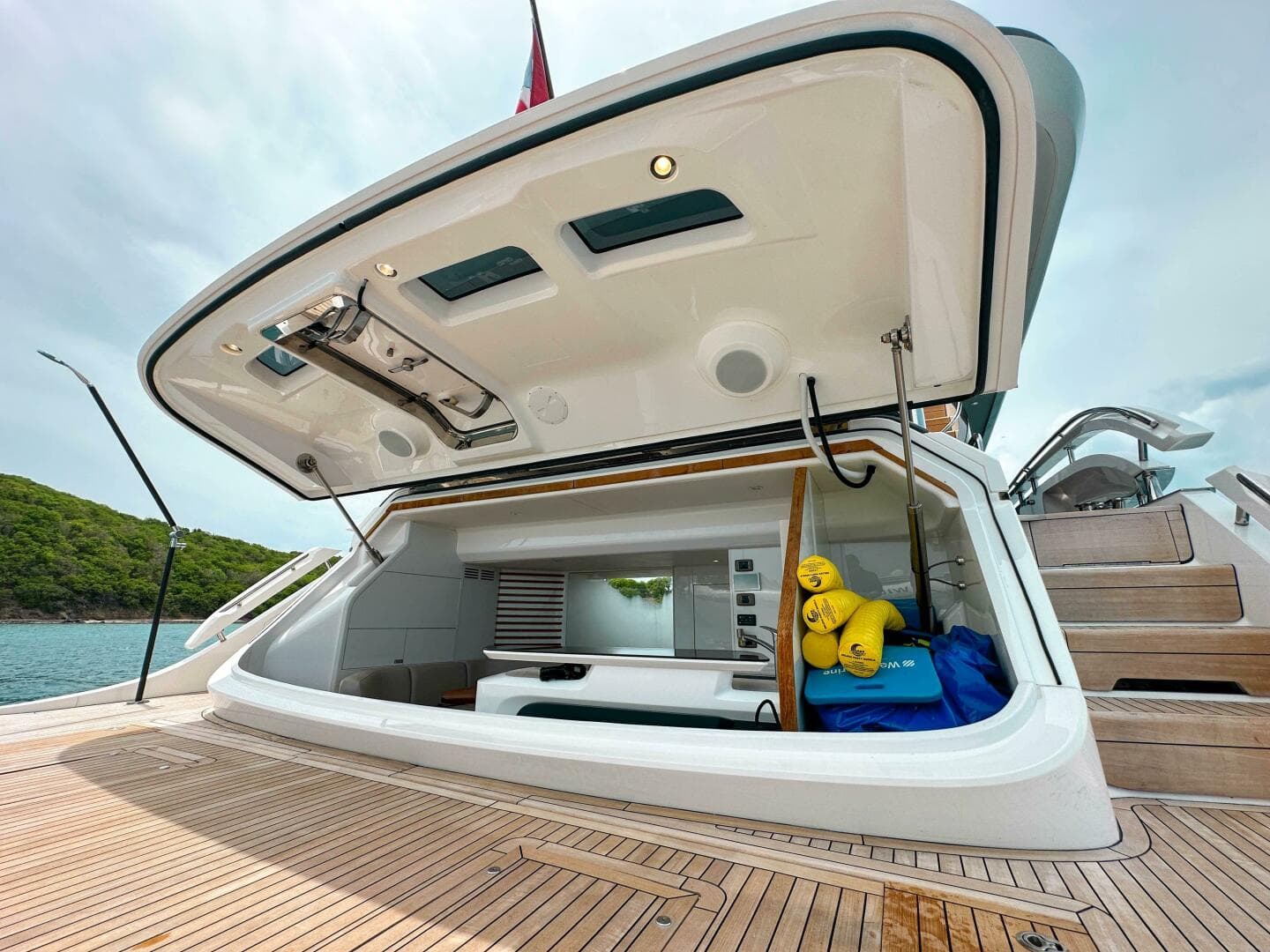 2021 Princess X95 — photo 25