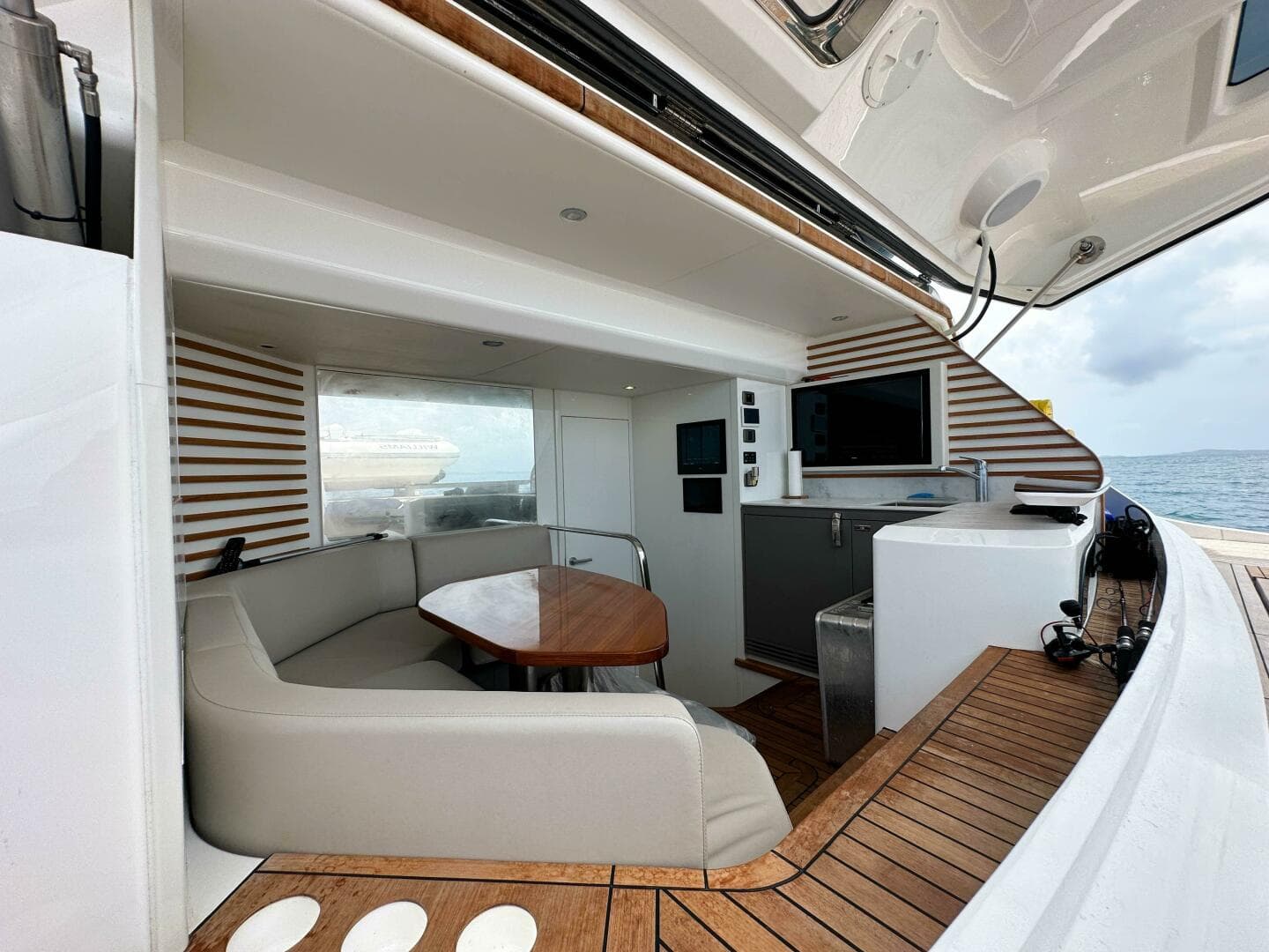 2021 Princess X95 — photo 27