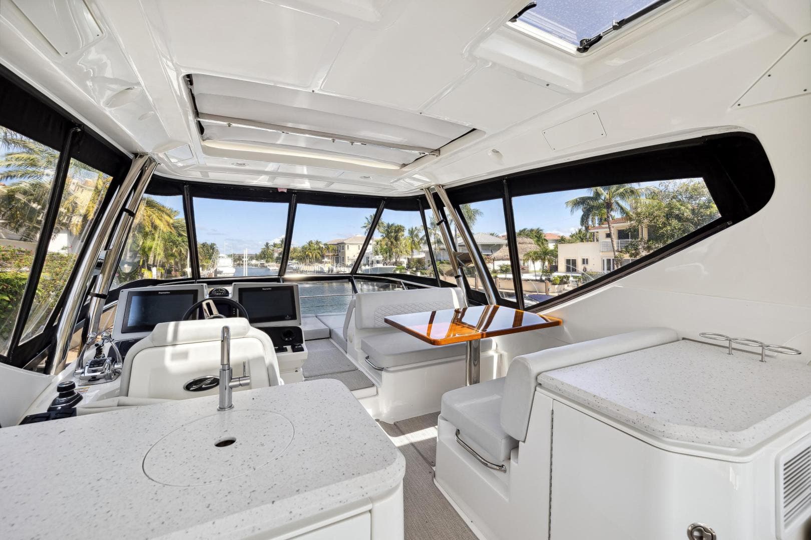 2018 Sea Ray L590 Fly — photo 23