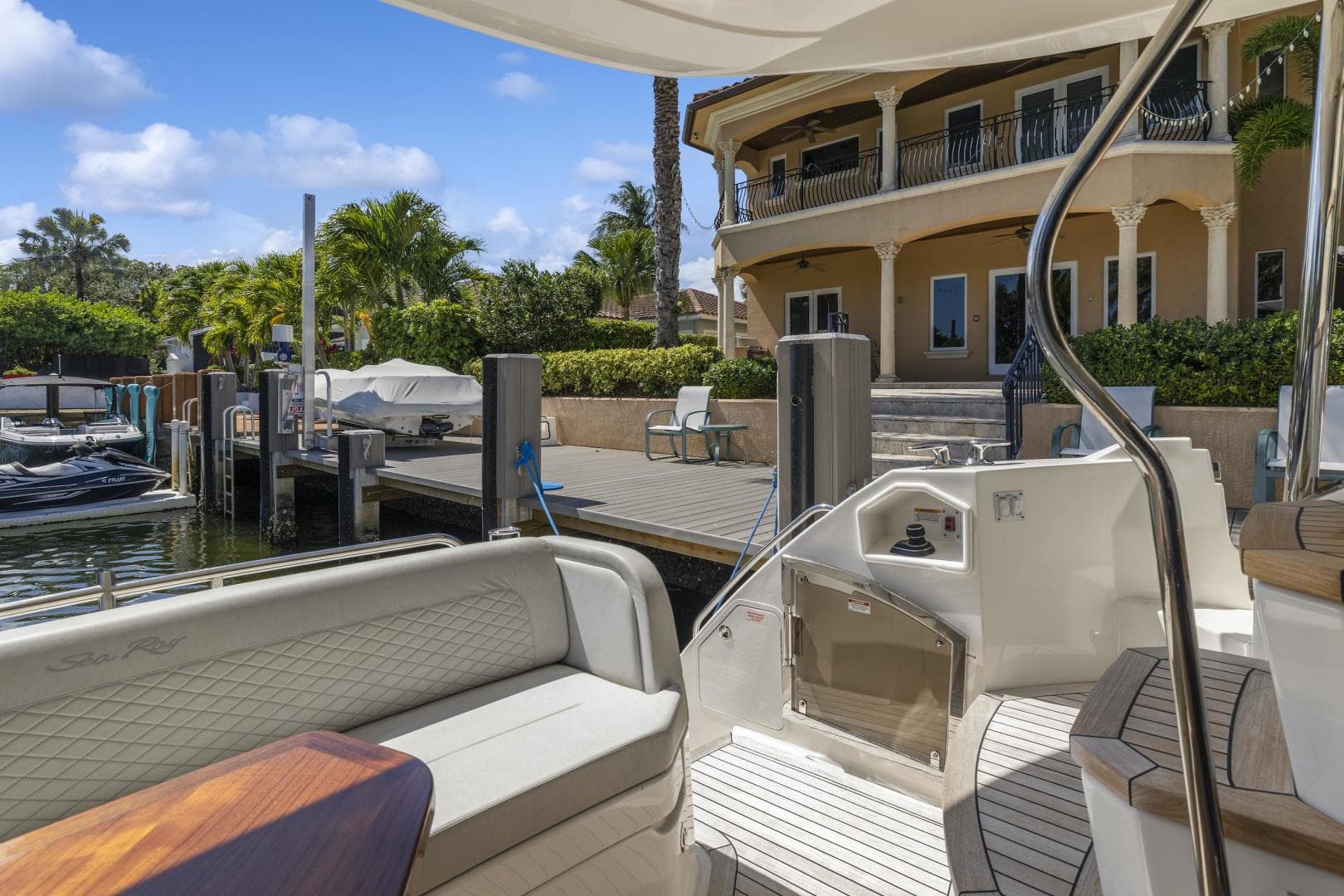 2018 Sea Ray L590 Fly — photo 25