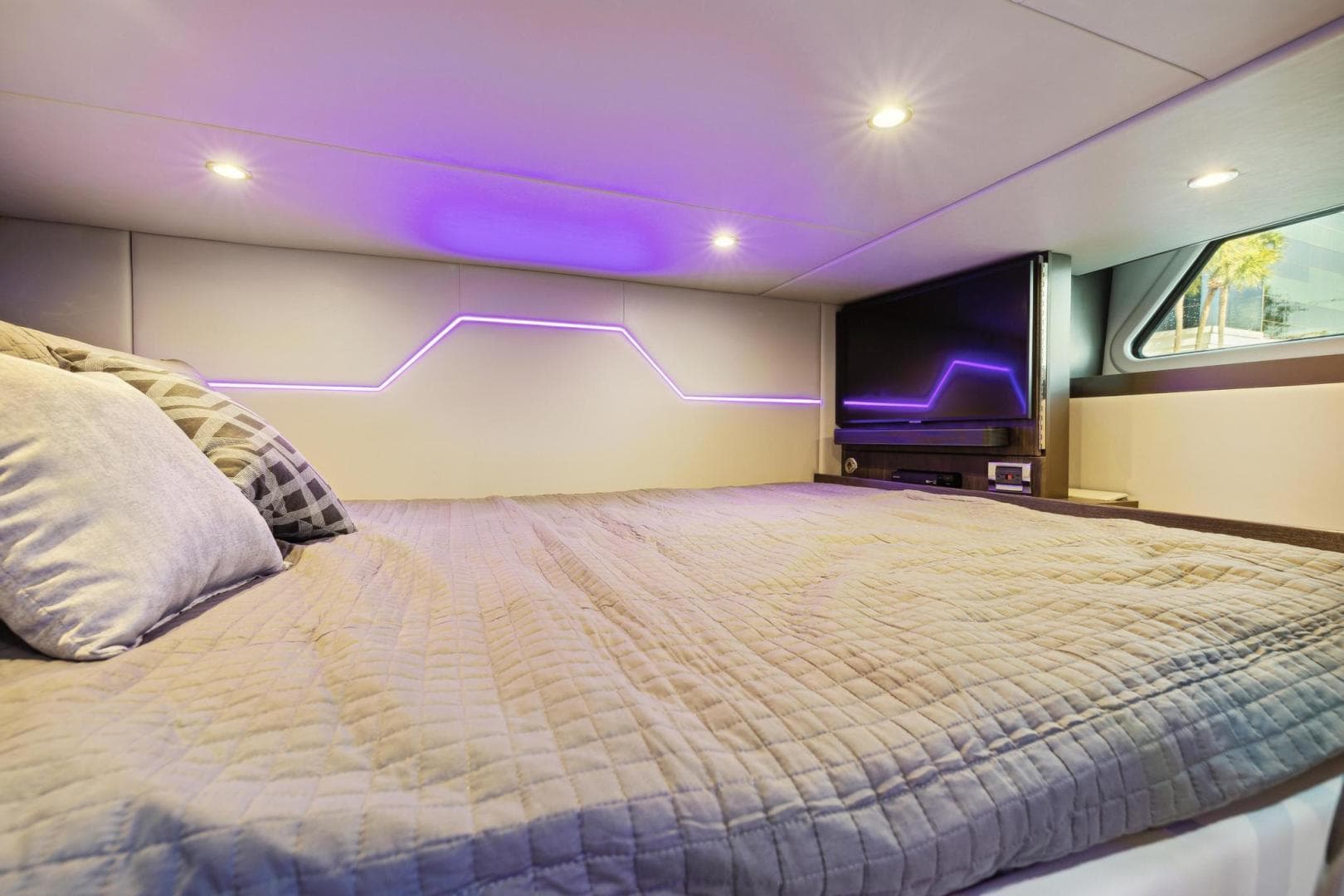 2023 Formula 430 Super Sport Crossover — photo 9