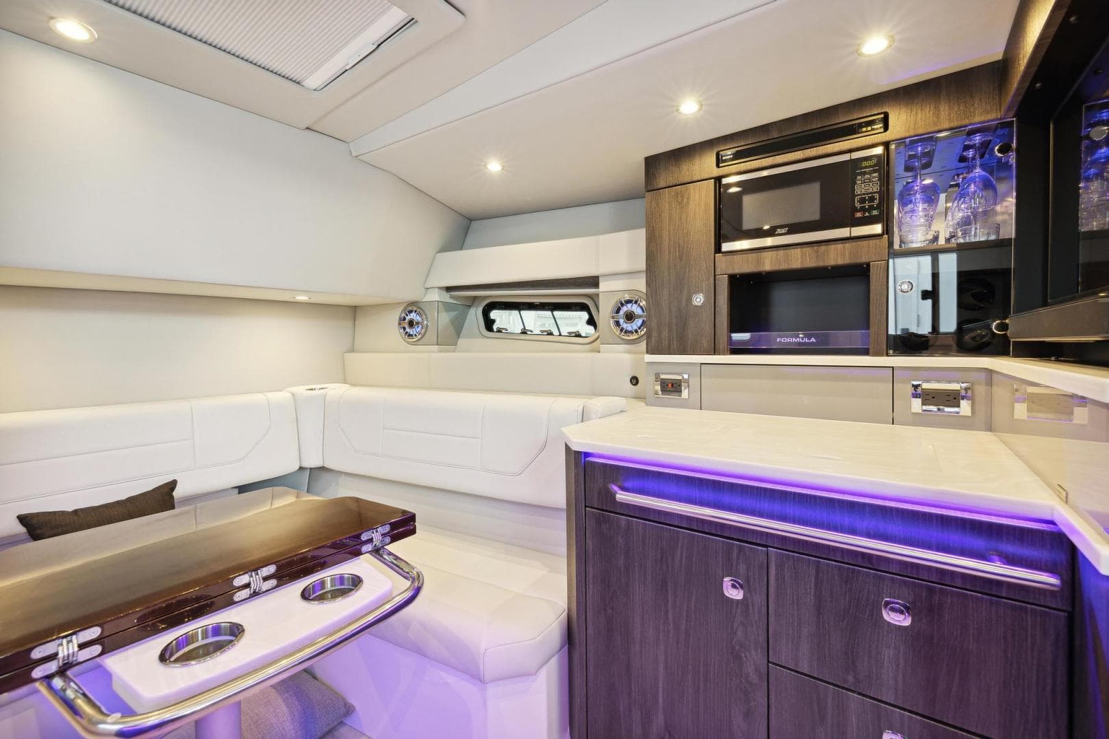 2023 Formula 430 Super Sport Crossover — photo 12