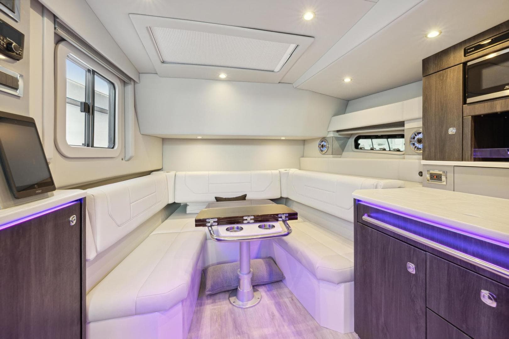 2023 Formula 430 Super Sport Crossover — photo 13