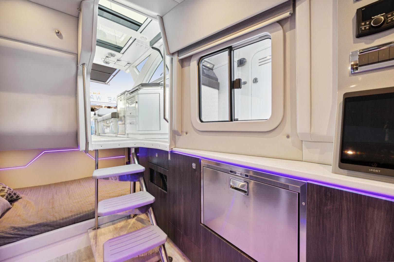 2023 Formula 430 Super Sport Crossover — photo 7