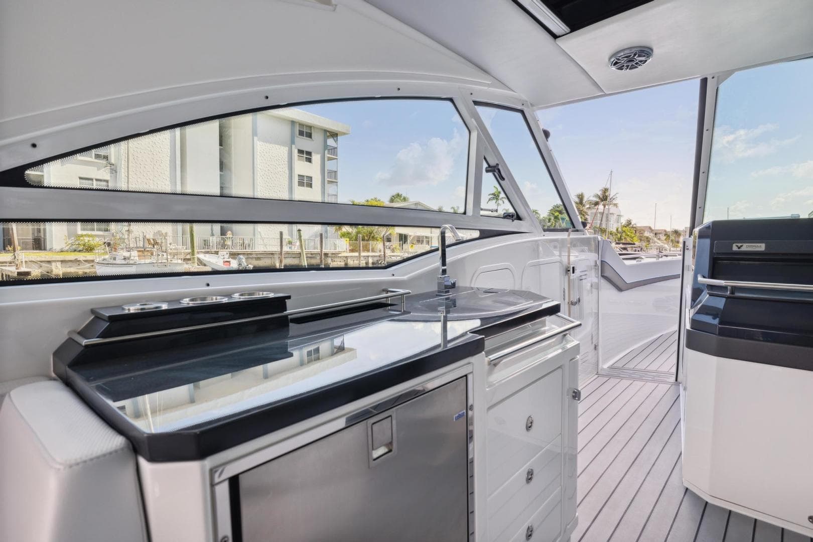 2023 Formula 430 Super Sport Crossover — photo 15