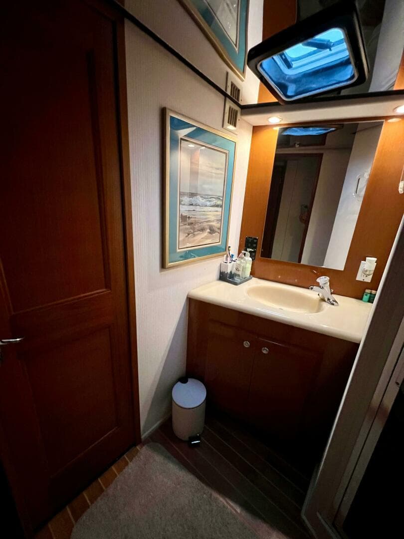 1997 Viking 43 Convertible — photo 44