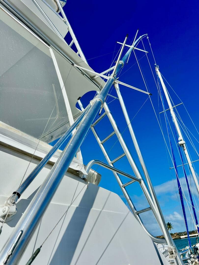 1997 Viking 43 Convertible — photo 8