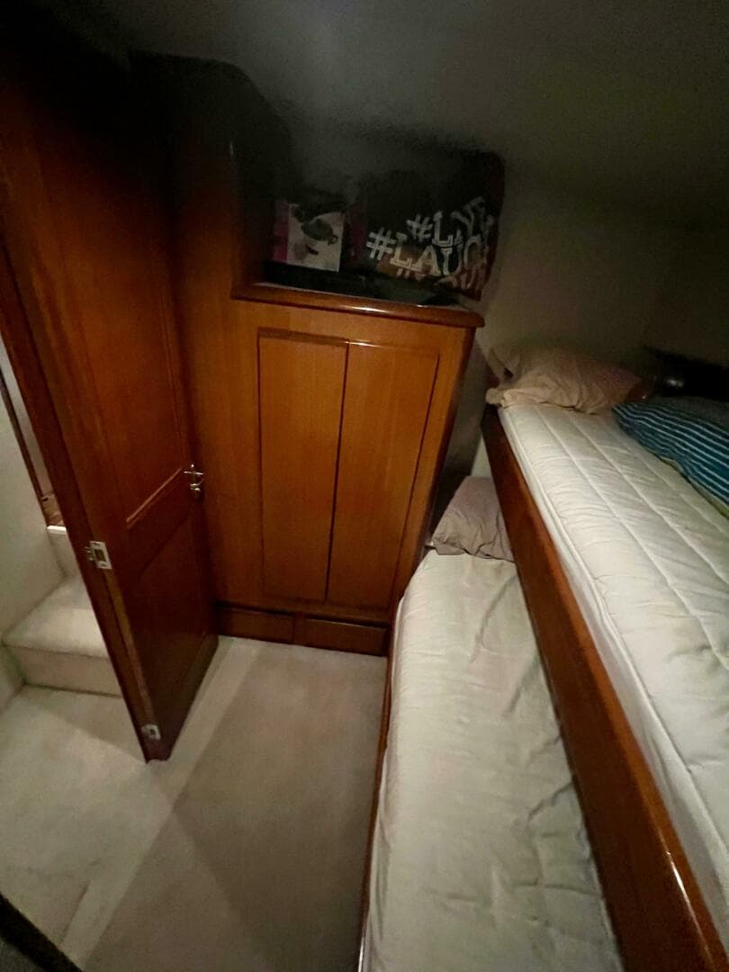 1997 Viking 43 Convertible — photo 40