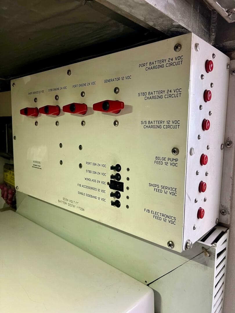 1997 Viking 43 Convertible — photo 56