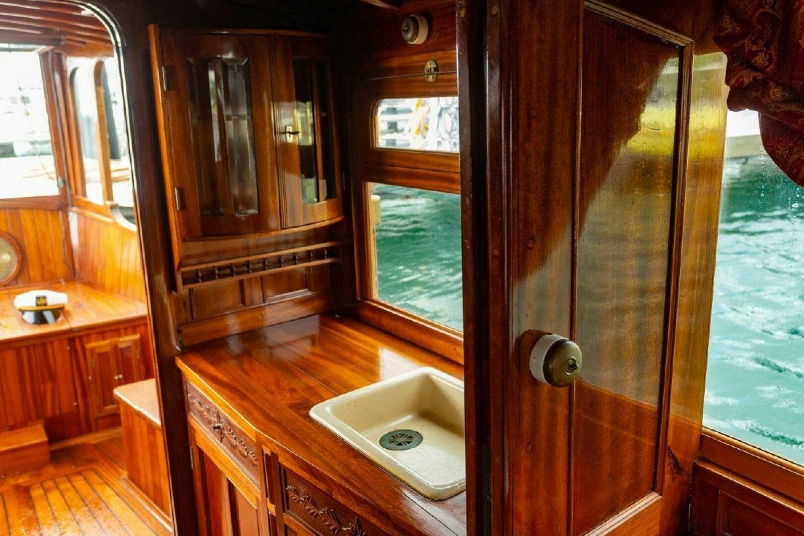1910 Classic Gentleman’s Commuter Yacht — photo 10