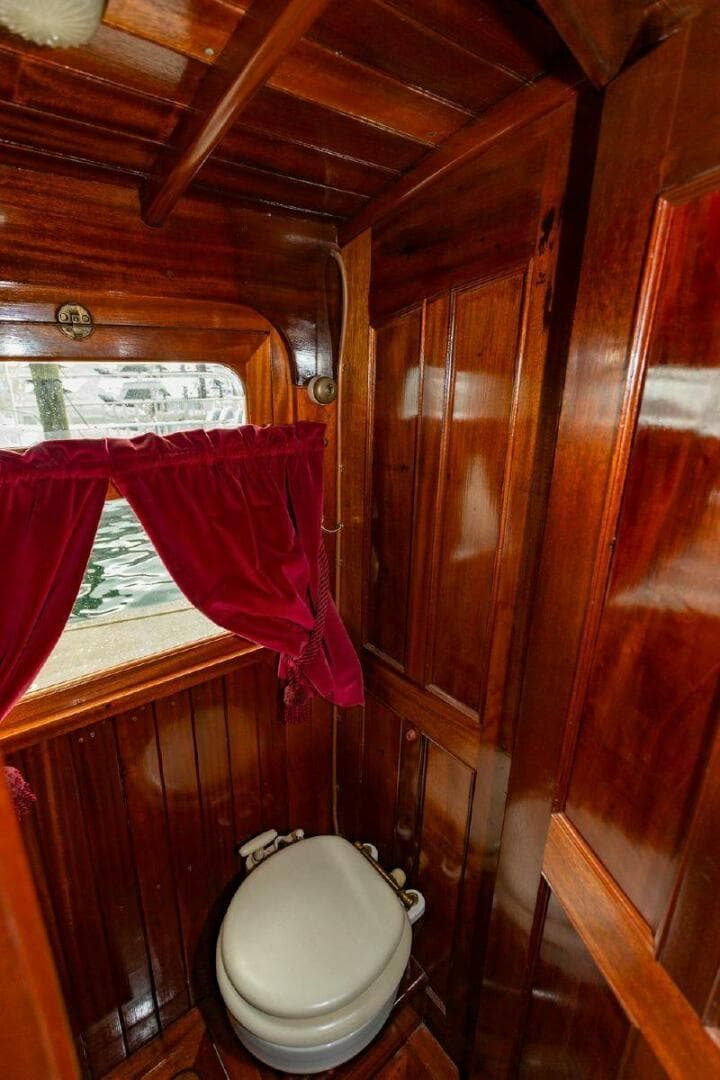 1910 Classic Gentleman’s Commuter Yacht — photo 13