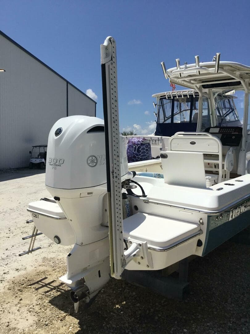 2016 Everglades 243 CC — photo 7