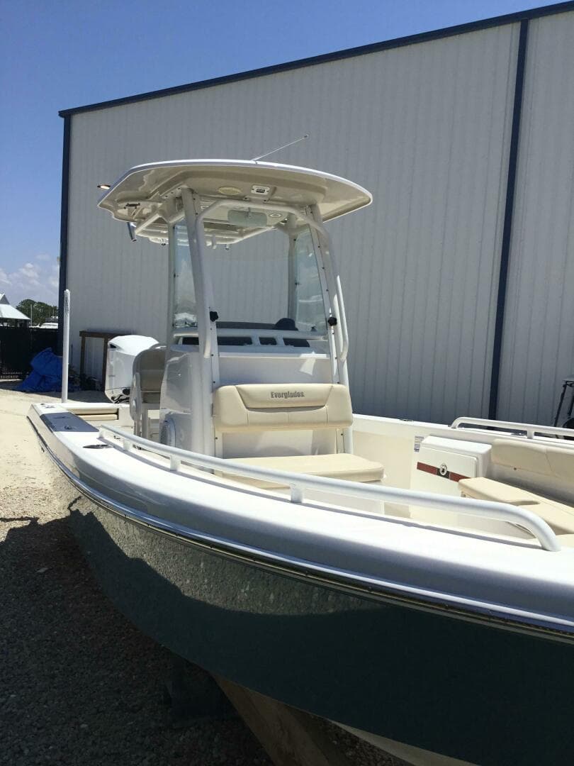 2016 Everglades 243 CC — photo 5