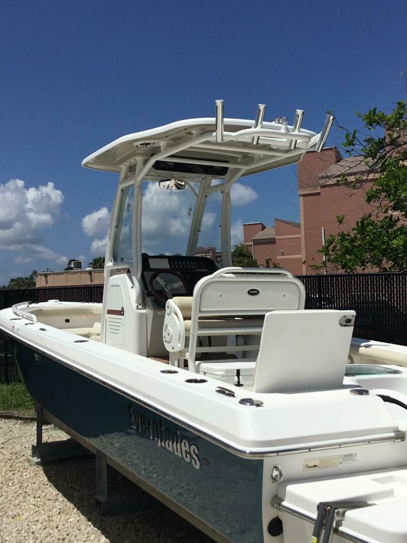 2016 Everglades 243 CC — photo 12