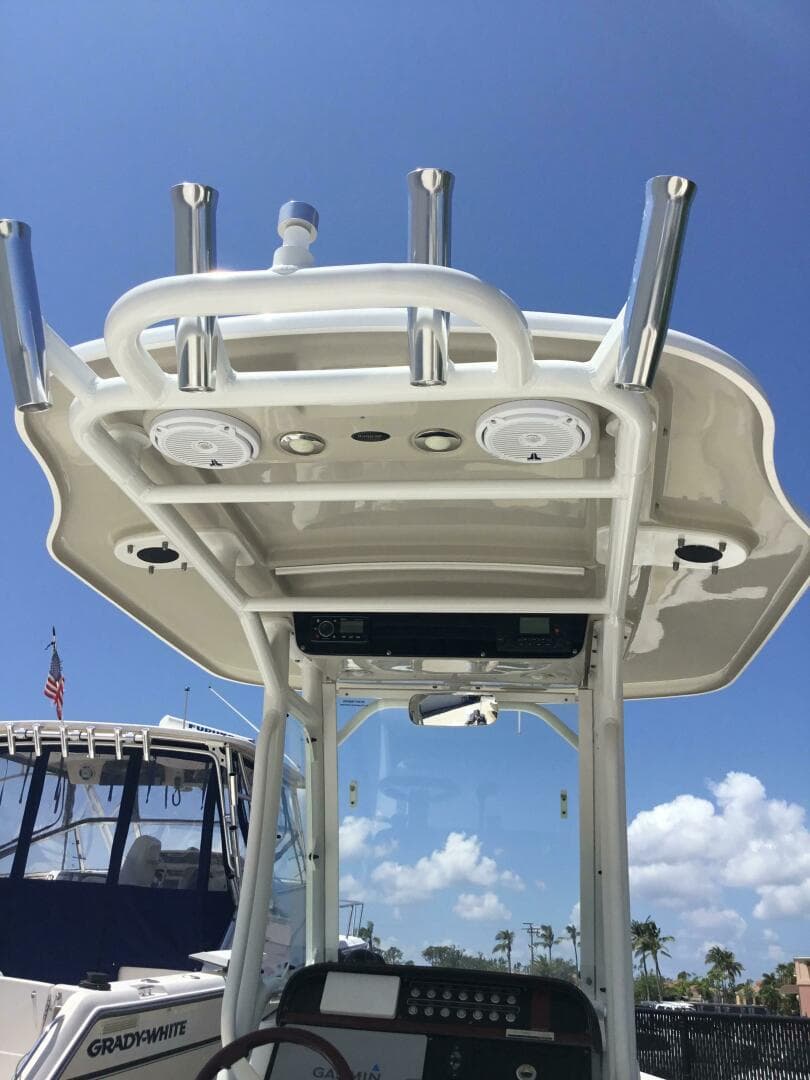 2016 Everglades 243 CC — photo 11