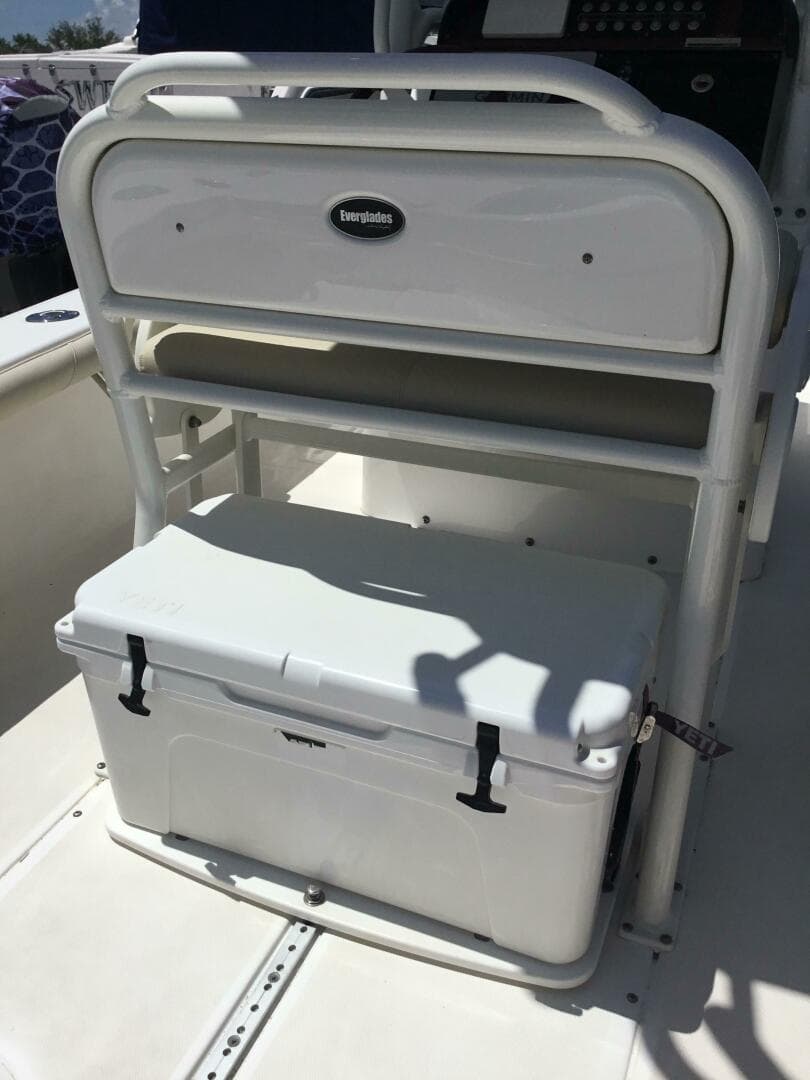 2016 Everglades 243 CC — photo 14