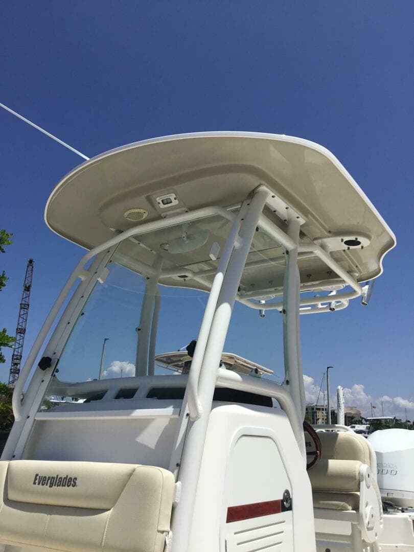 2016 Everglades 243 CC — photo 2
