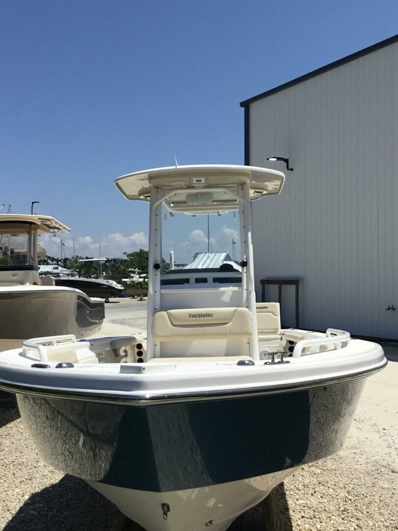 2016 Everglades 243 CC — photo 13