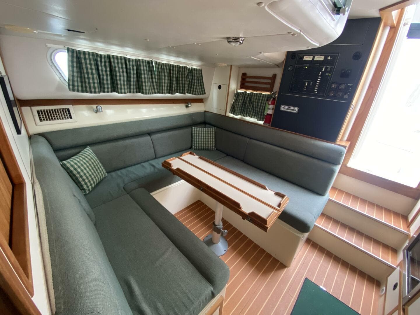 2001 Albin 32 + 2 Command Bridge — photo 8