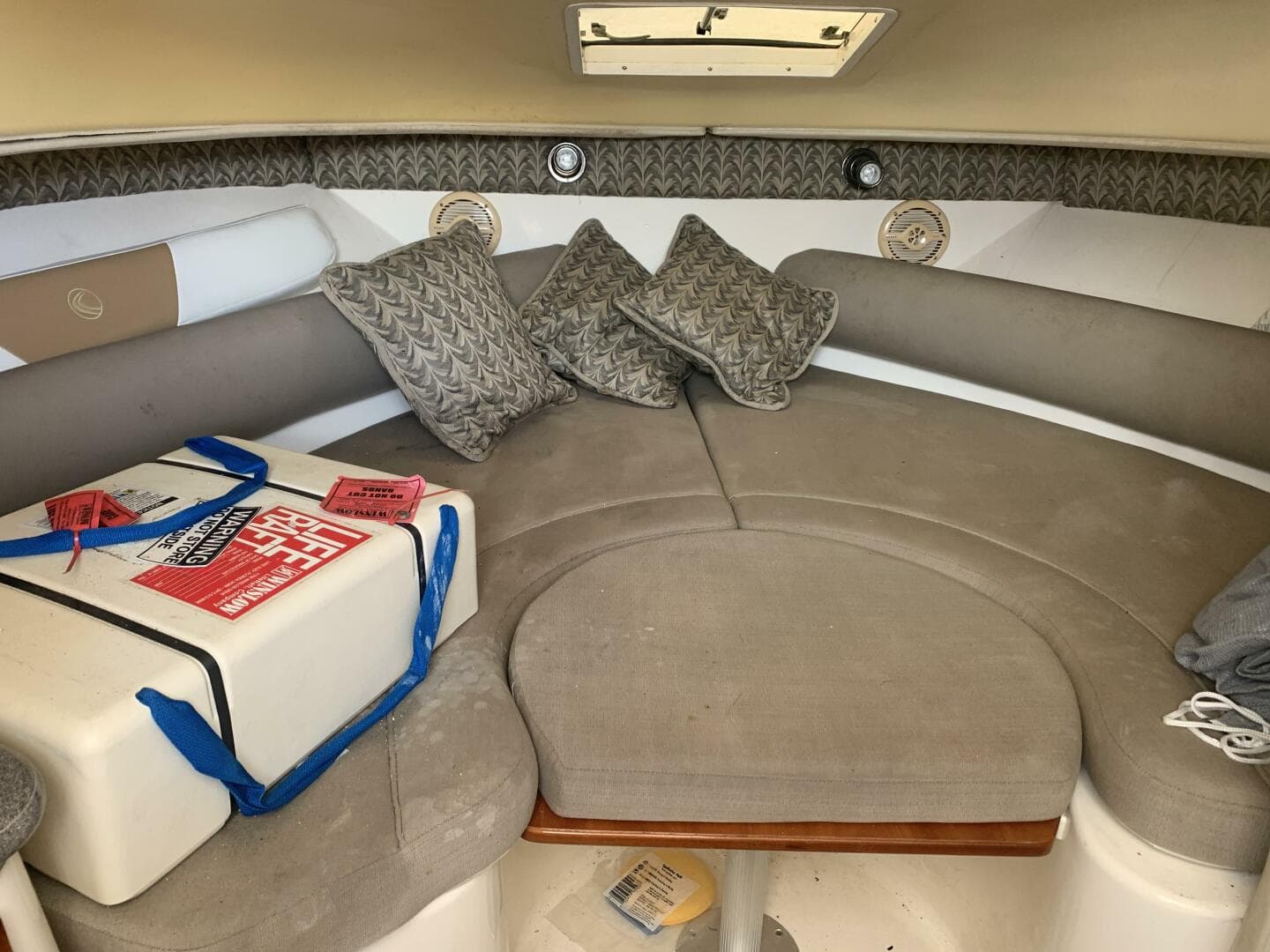 2003 Edgewater 265 Express — photo 17