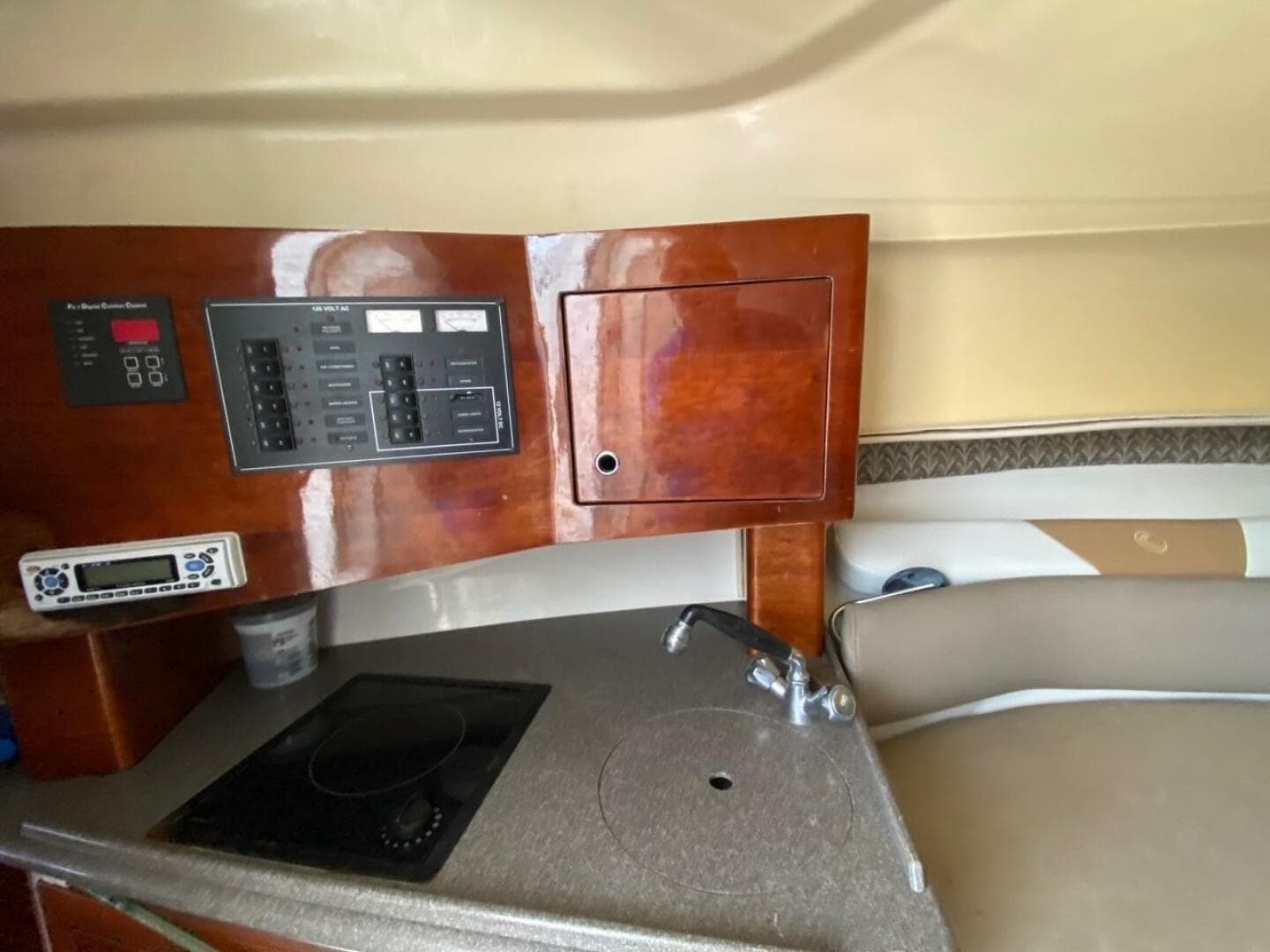 2003 Edgewater 265 Express — photo 8