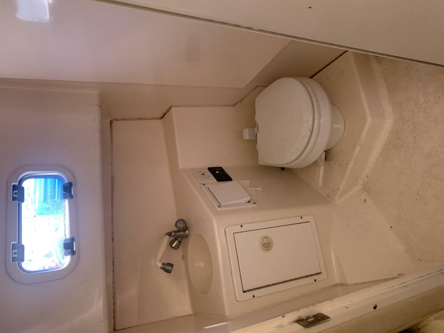 2003 Edgewater 265 Express — photo 18